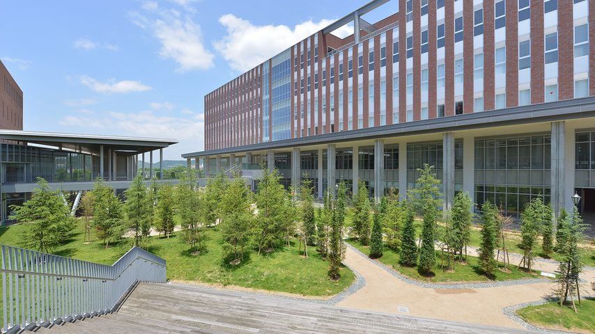 姫路大学 school banner