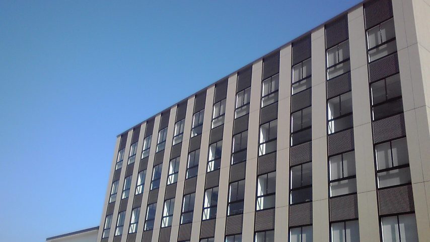 広島都市学園大学 school banner