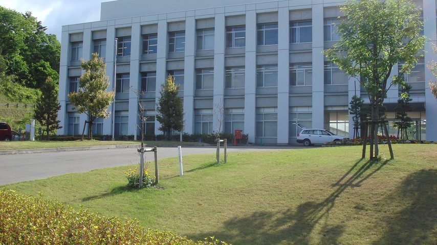 新潟薬科大学 school banner