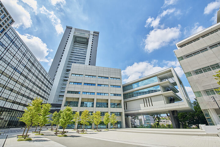 法政大学 school banner