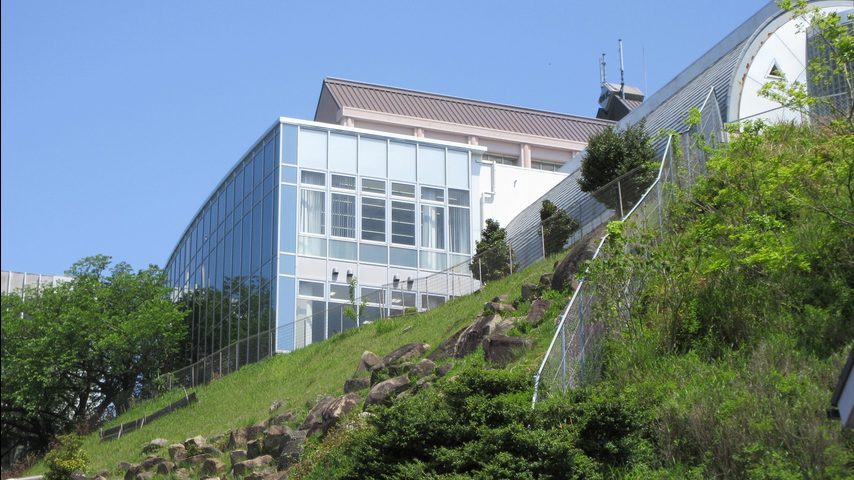 岡崎大学 school banner