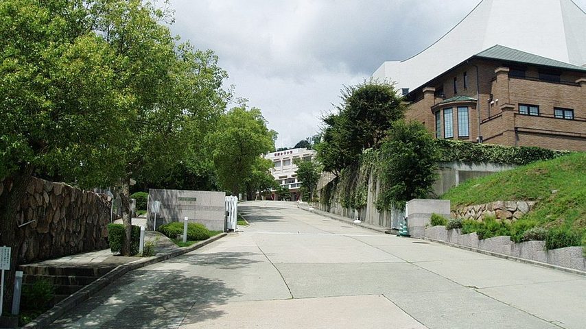 甲南女子大学 school banner