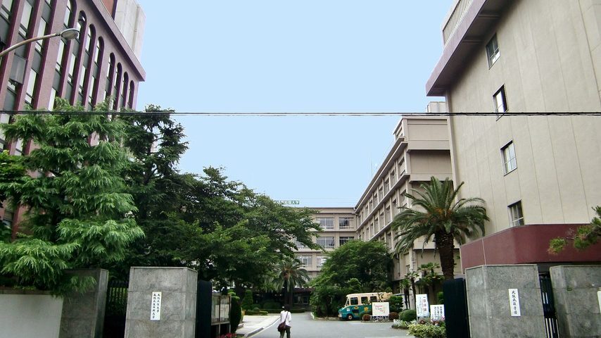 大阪成蹊大学 school banner