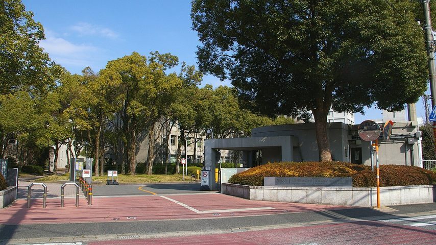 九州芸術工科大学 school banner