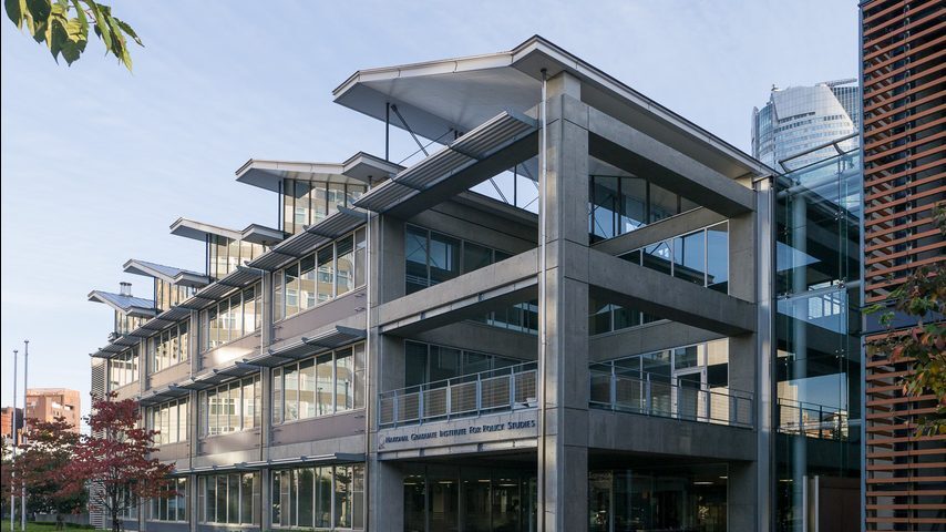 政策研究大学院大学 school banner