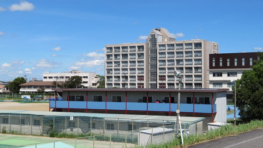 愛知学泉大学 school banner