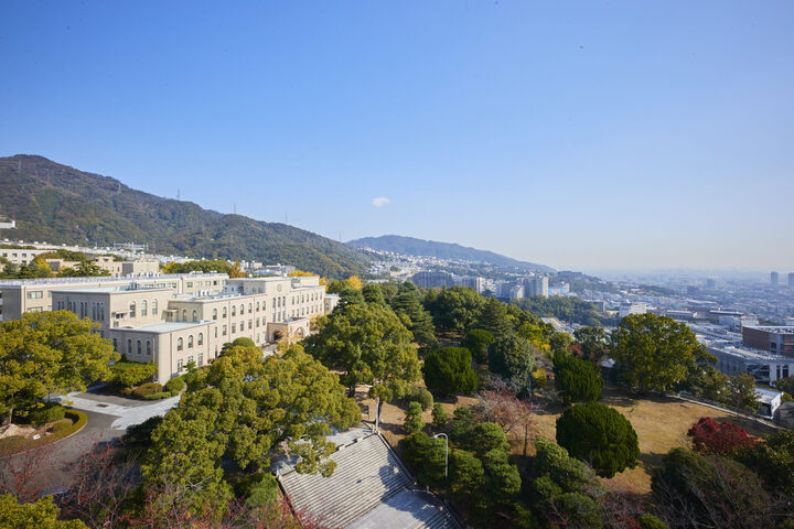 神戸大学 school banner