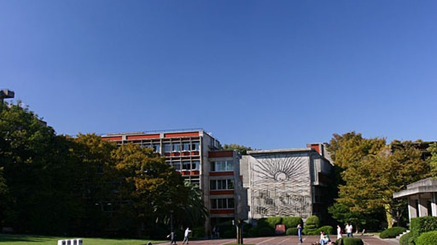 南山大学 school banner