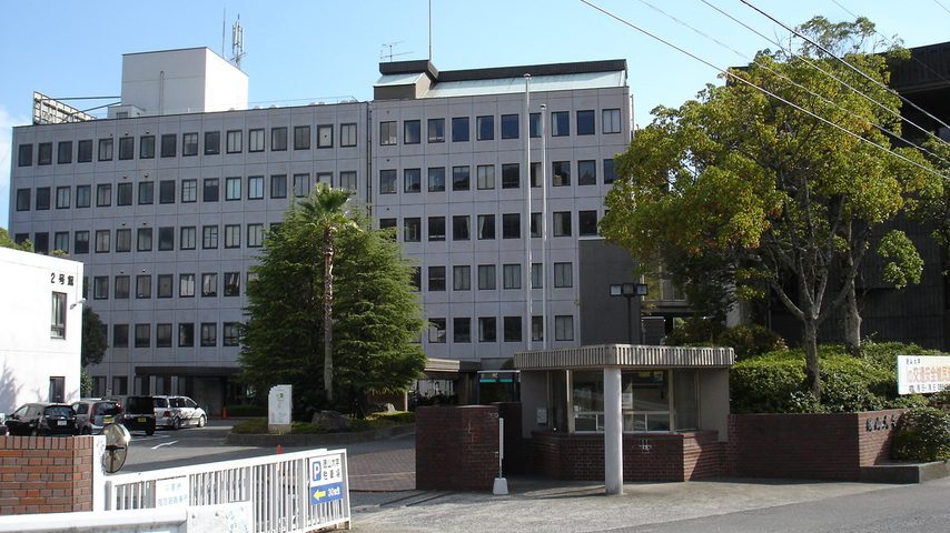 周南公立大学 school banner