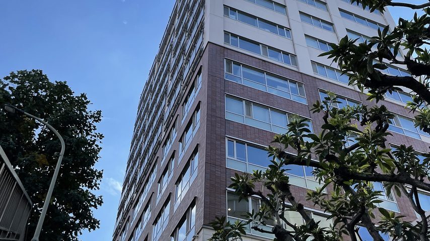 二松學舍大学 school banner