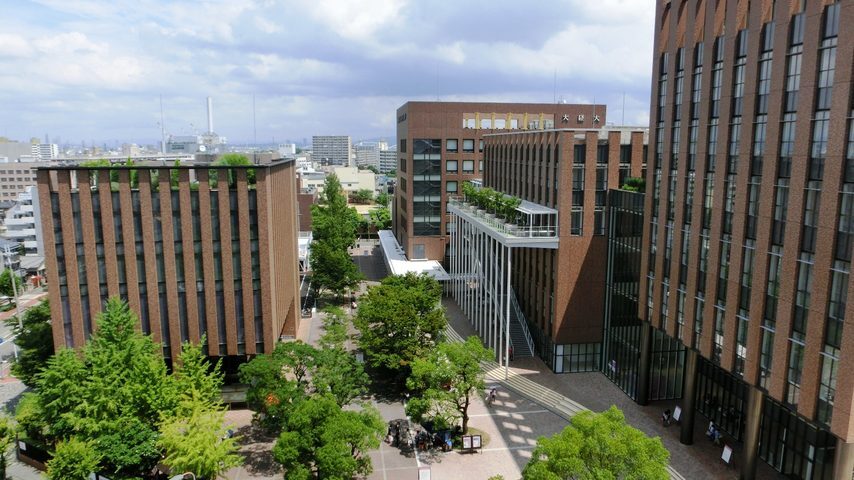 大阪経済大学 school banner
