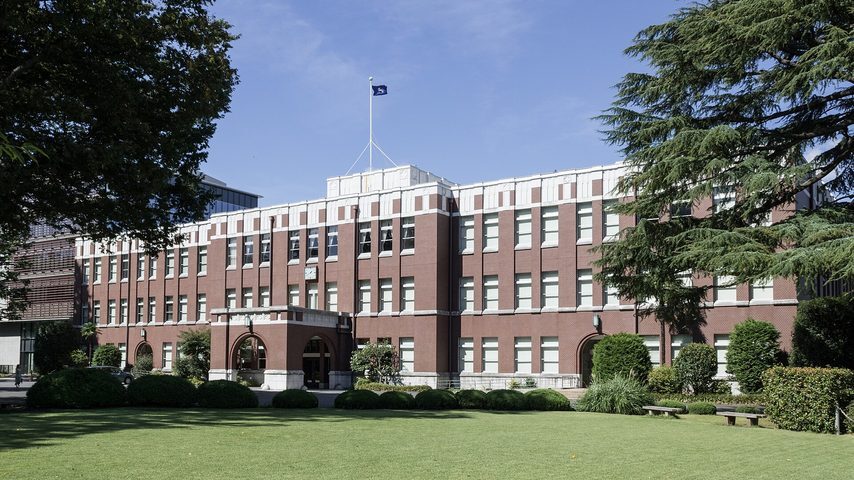成蹊大学 school banner