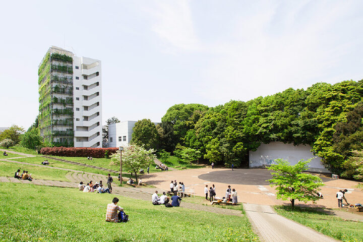 横浜国立大学 school banner