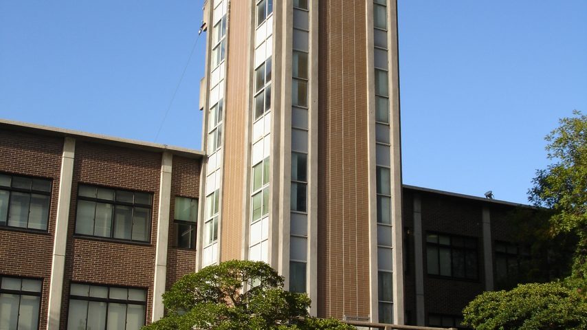 岡山大学 school banner