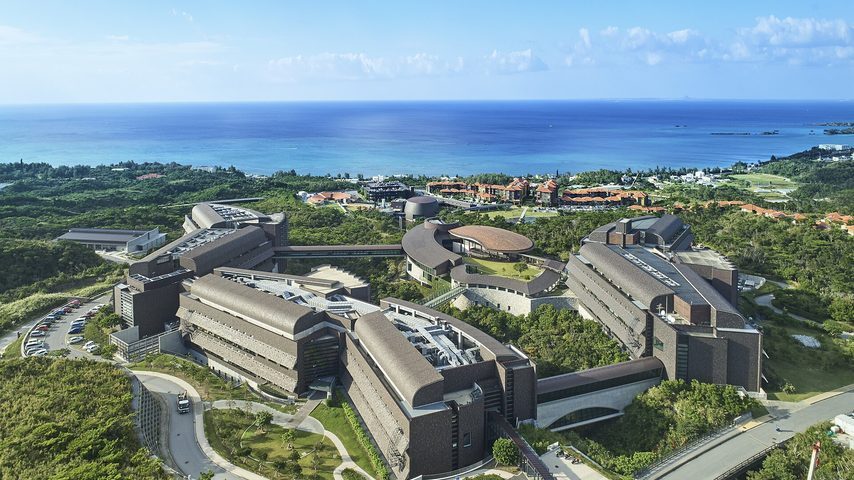 沖縄科学技術大学院大学 school banner