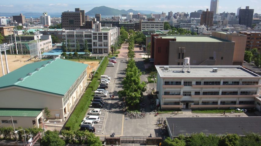 香川大学 school banner