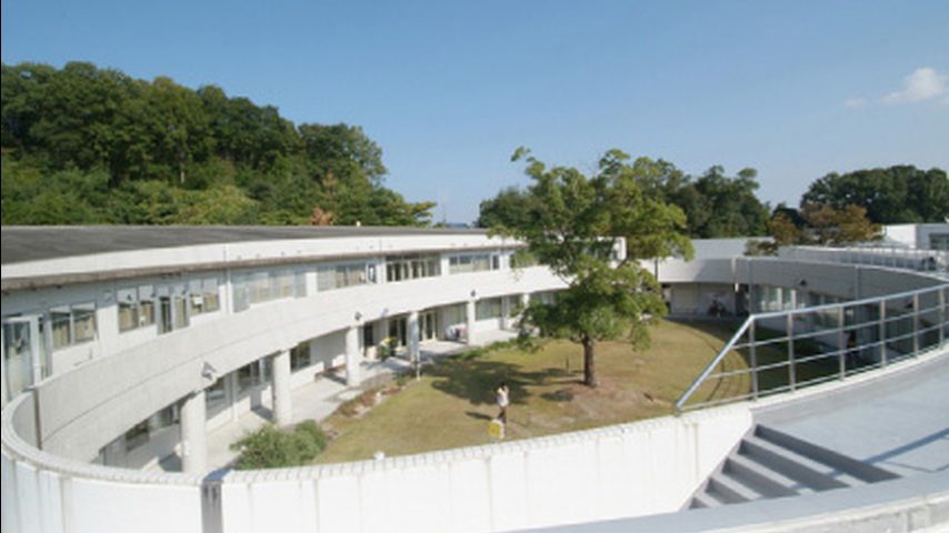 成安造形大学 school banner